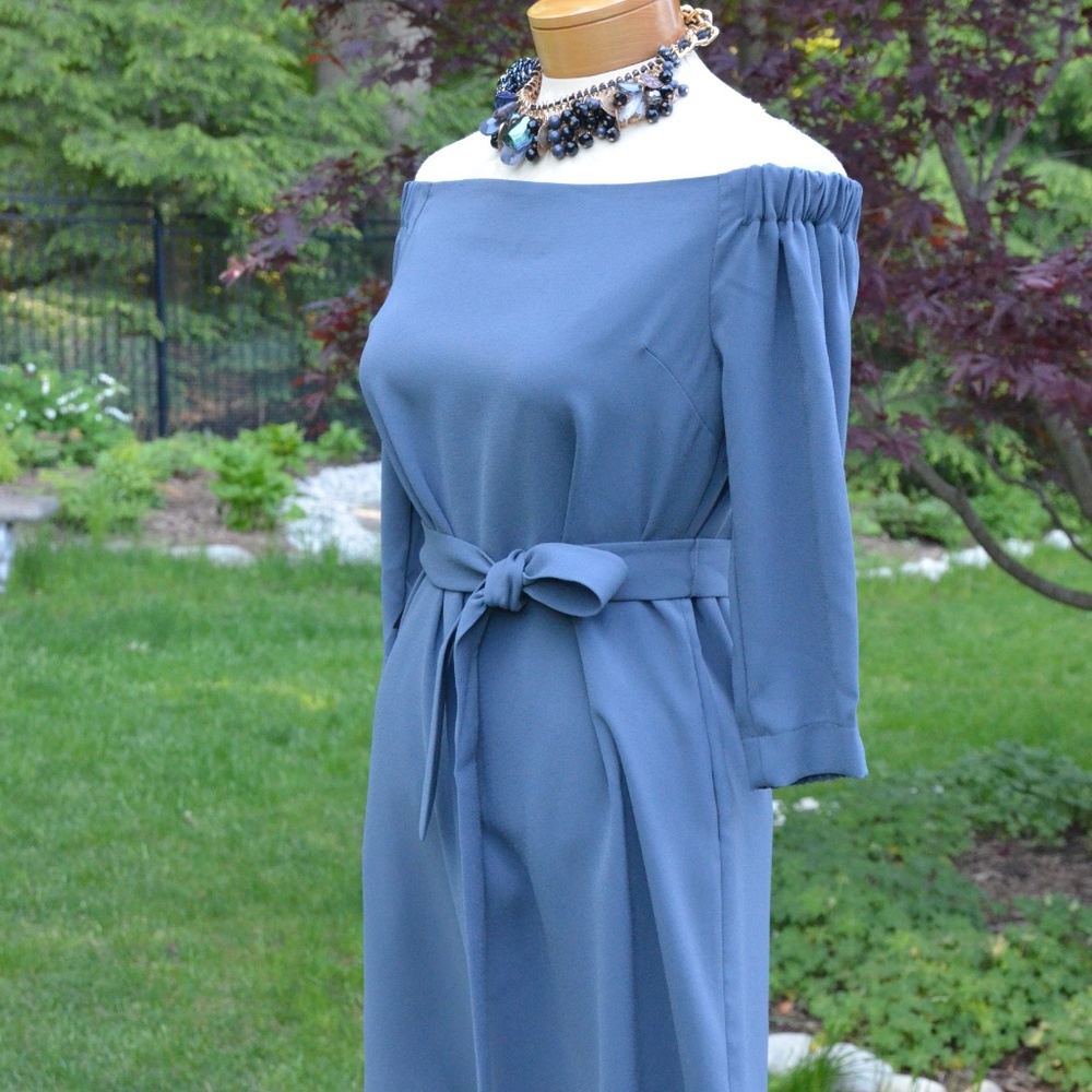 SOLD🌻NWT ARITZIA Babaton Size Small Off the Coller Dress